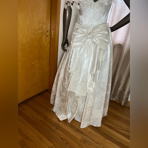 Jessica McClintock Cream Off-Shoulder High Low Dress - Picture 4 of 6